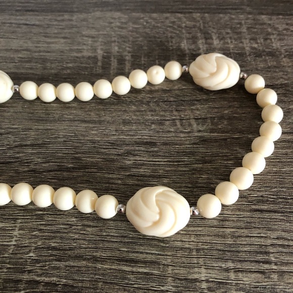 Vtg Ivory Beaded Necklace - Picture 3 of 9